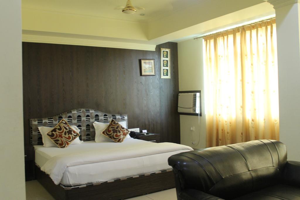 Bodhgaya Gautam Hotel Room photo