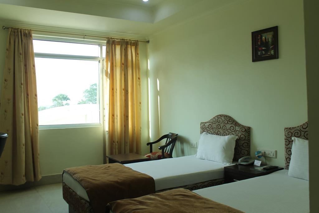 Bodhgaya Gautam Hotel Room photo