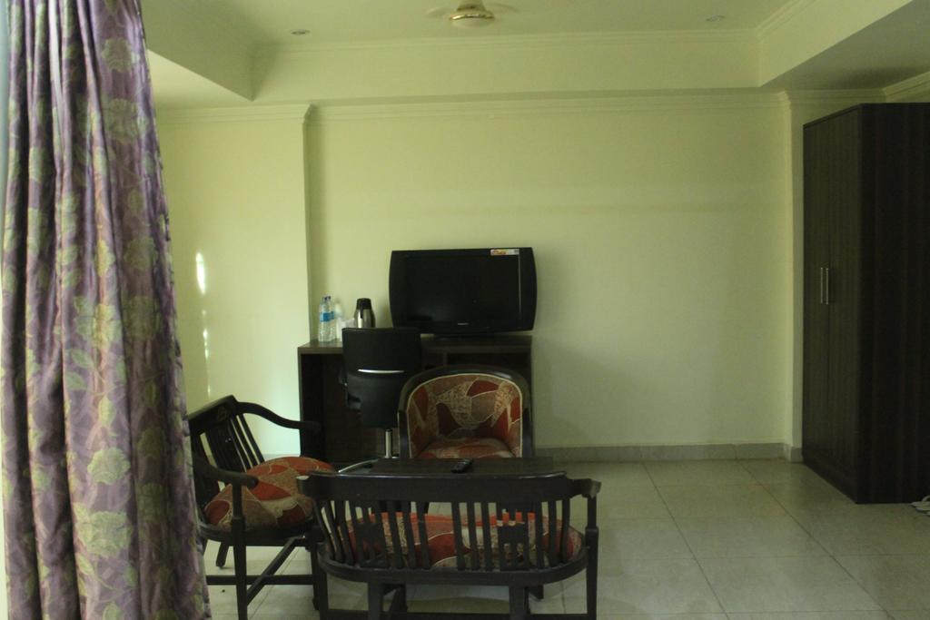 Bodhgaya Gautam Hotel Room photo