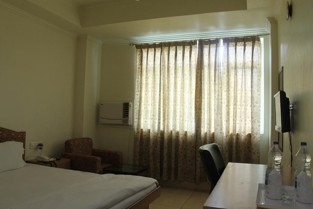 Bodhgaya Gautam Hotel Room photo